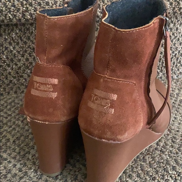 Shoes - Picture 2 of 4